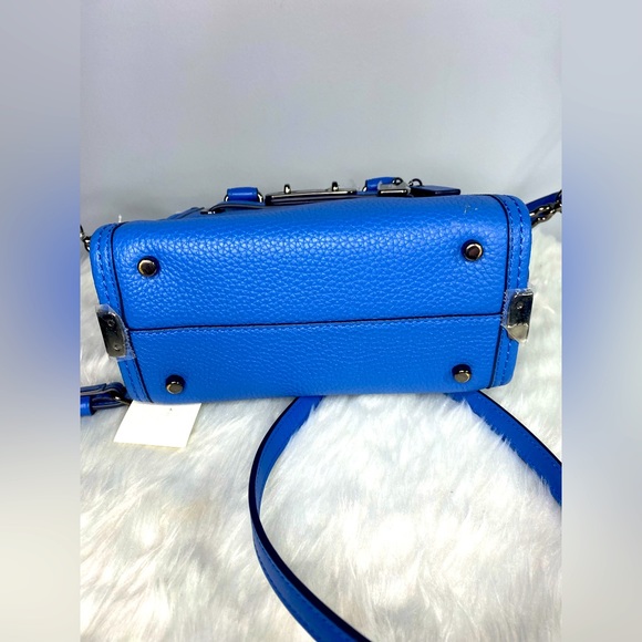 Coach Swagger - Picture 3 of 3